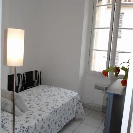 Sleeps 5 Air Con Wifi Apartment