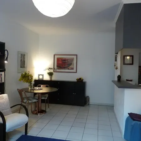 Apartment Sleeps 5 Air Con Wifi Cannes