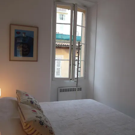 Sleeps 5 Air Con Wifi Cannes